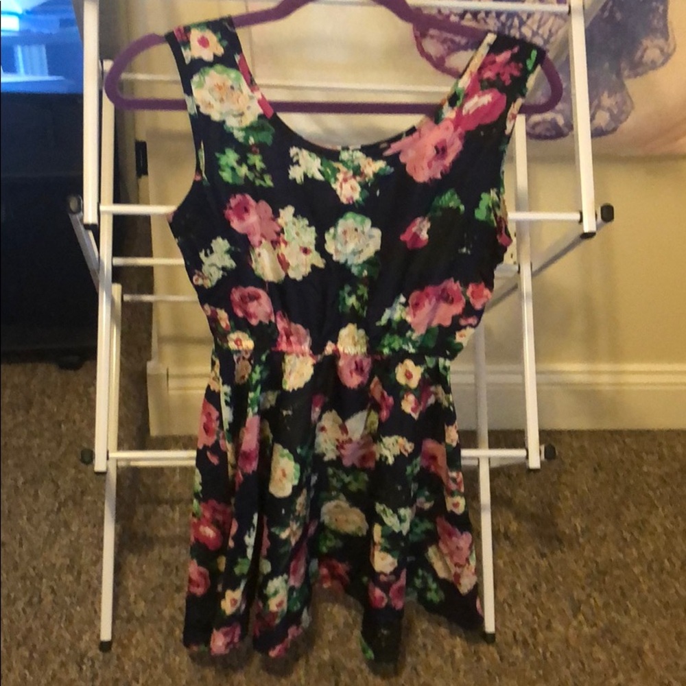 BOGO FLORAL DRESS - Picture 2 of 7